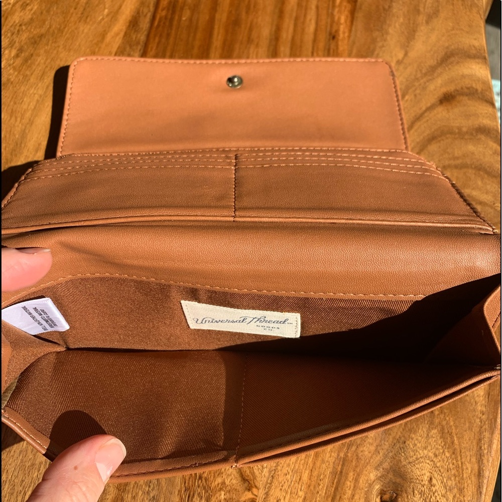Universal Thread Wallet - Picture 3 of 5